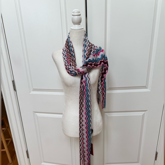 MISSONI Luxury Scarf – Made in Italy - Picture 5 of 8